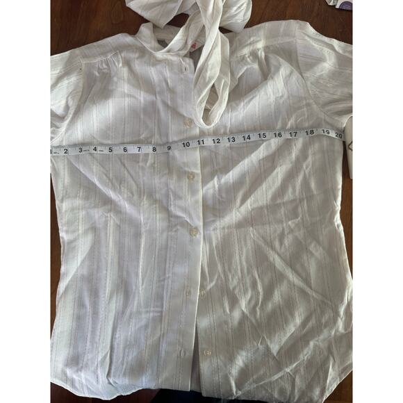 LAURA MAE Vintage White Blouse With Ascot Bow and Subtle Metalic Threads Size 12 - Picture 9 of 12